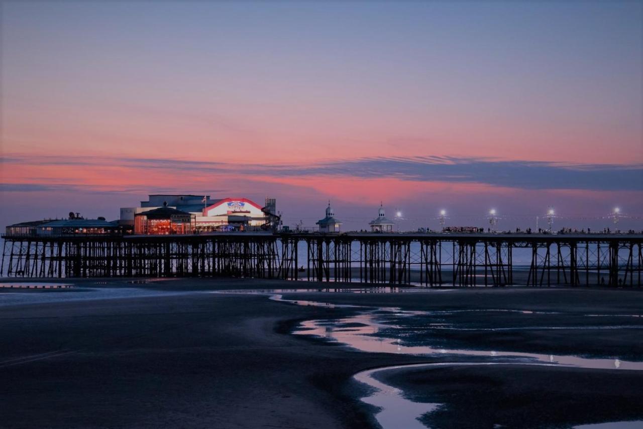 Sutton Park Guest House Blackpool Extérieur photo